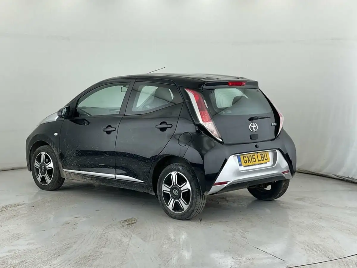 2015-toyota-aygo-10-vvt-i-x-clusiv-5d-big-5