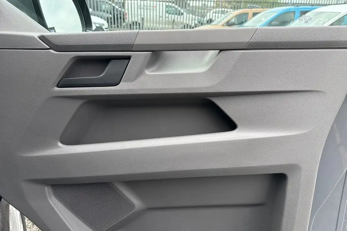 2024-volkswagen-transporter-big-20