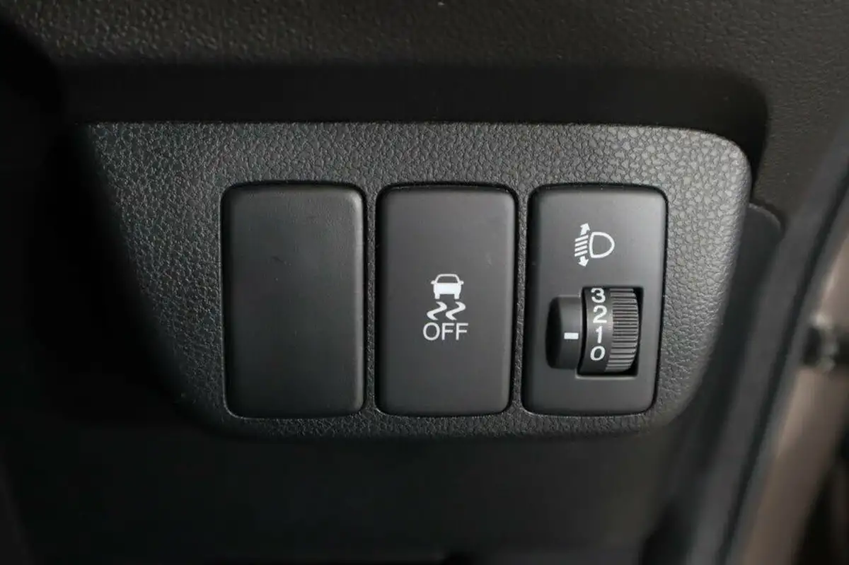 2013-honda-jazz-14-es-plus-big-20