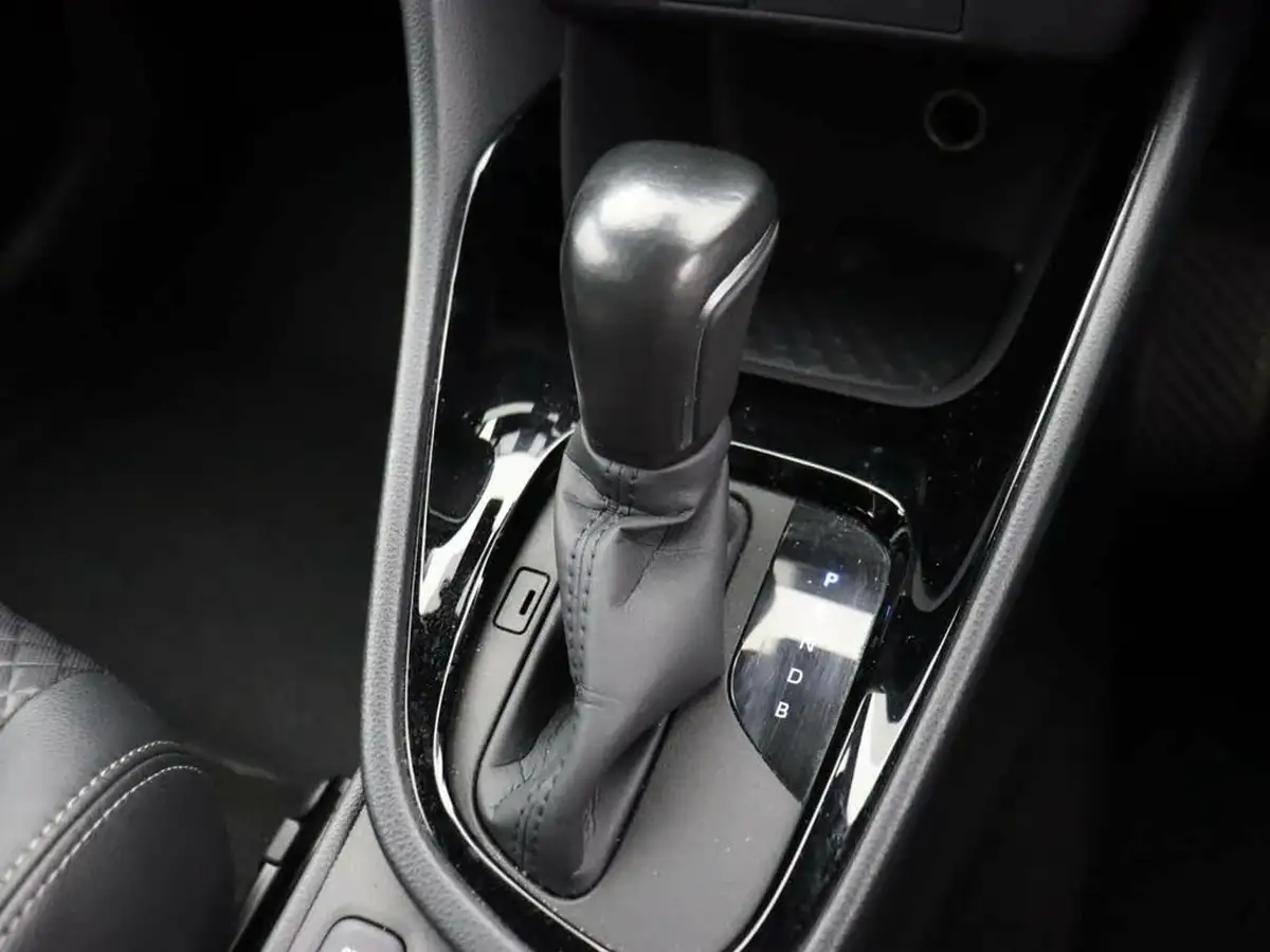 2020-toyota-yaris-15-vvt-i-dynamic-big-17