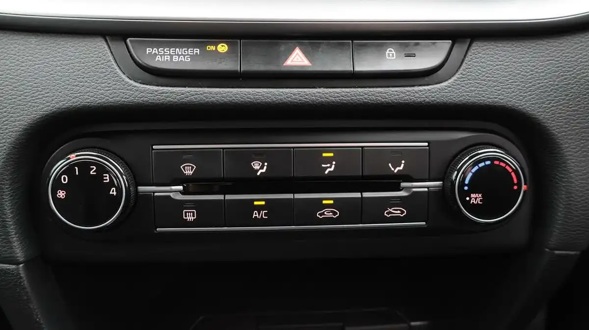 2022-kia-xceed-10-t-gdi-2-big-12