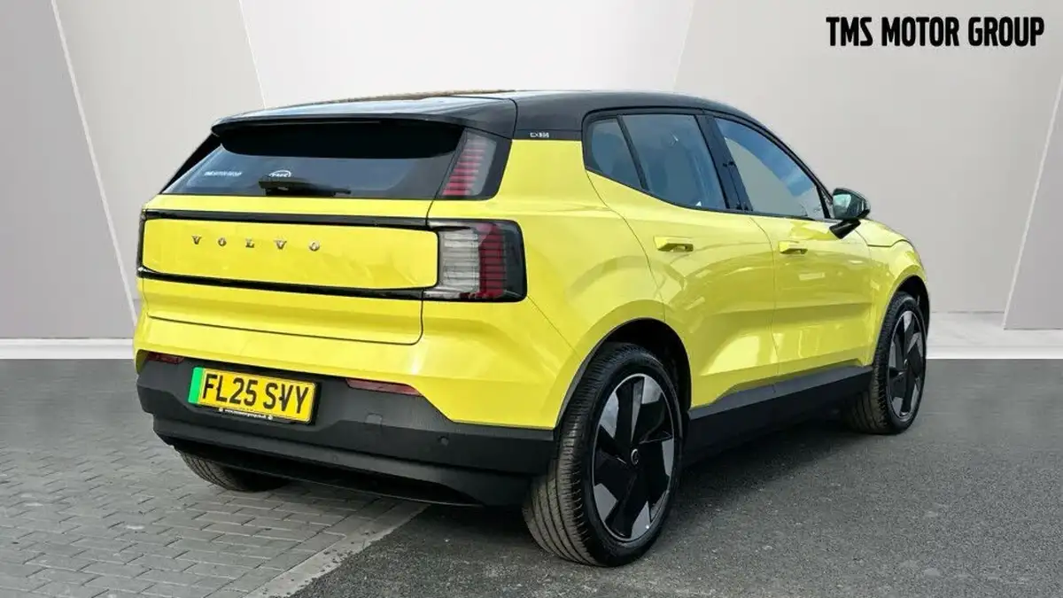 2025-volvo-ex30-e-twin-plus-big-6