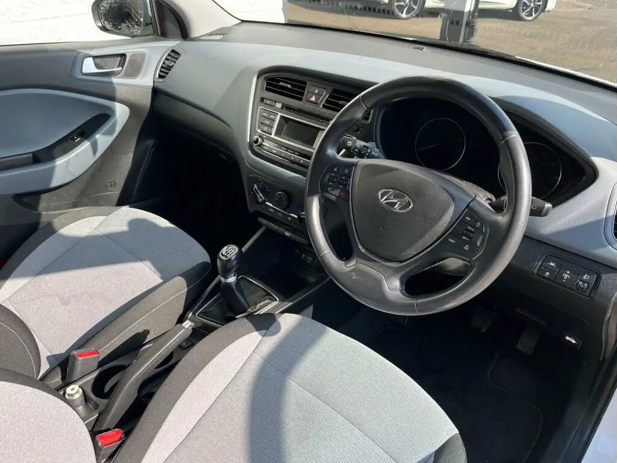 2016-hyundai-i20-12-se-hatchback-5d-big-4