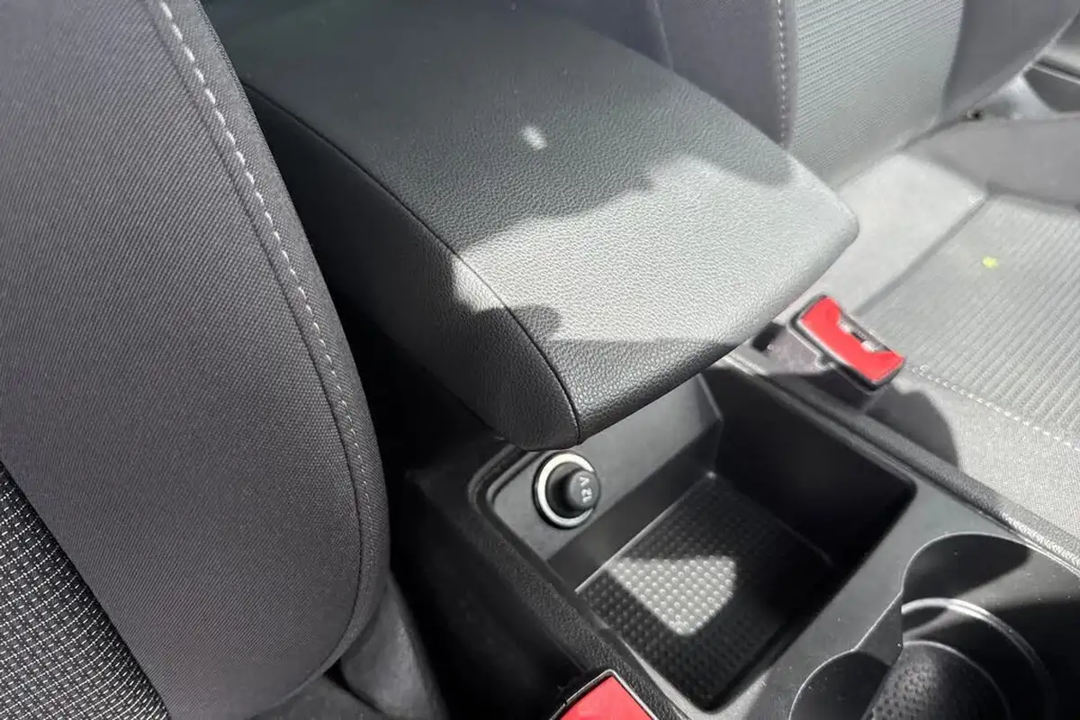 2019-seat-leon-16tdi-se-dynamic-ss-hatchback-big-36