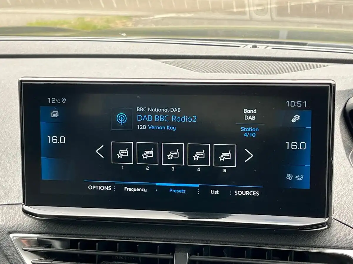 2022-peugeot-3008-suv-12-puretech-allure-premium-eat8-big-15