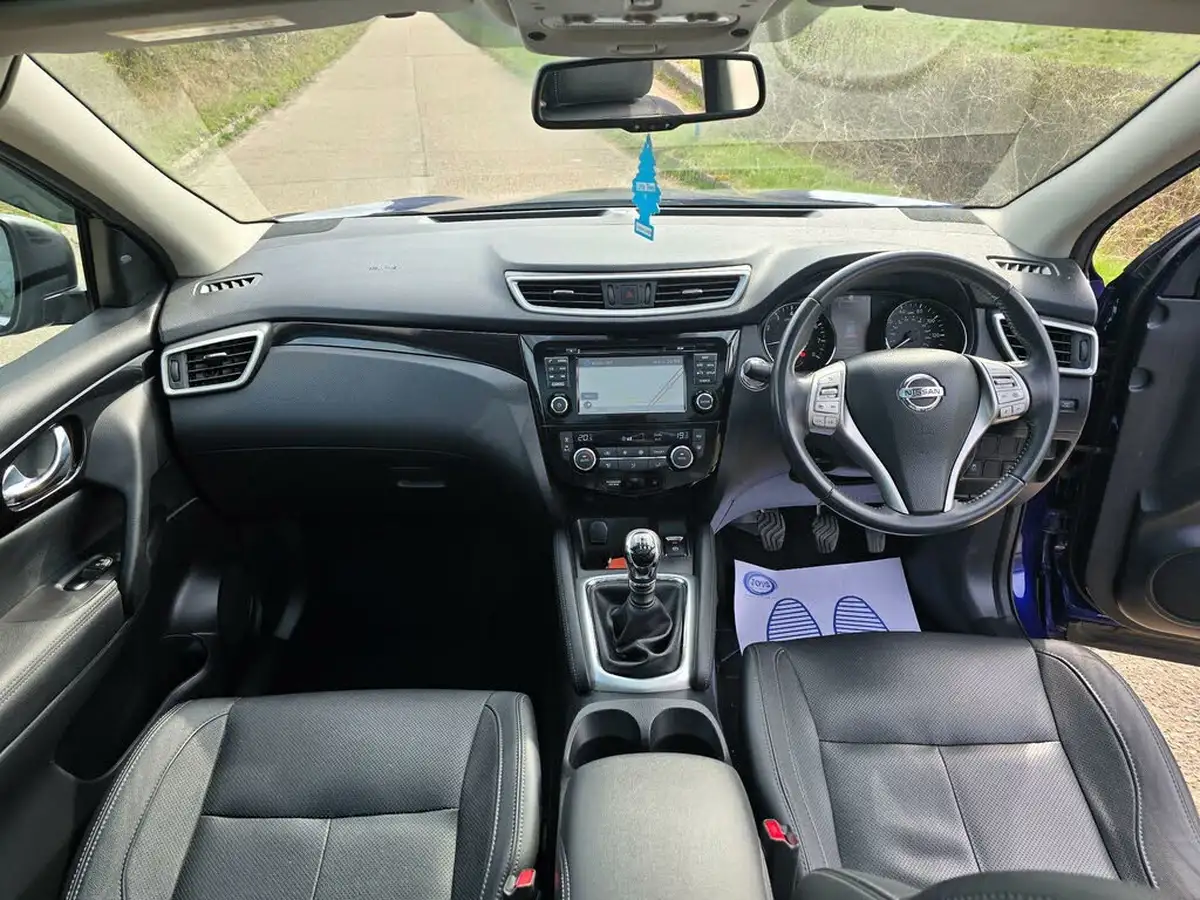 2016-nissan-qashqai-12-dig-t-tekna-big-29