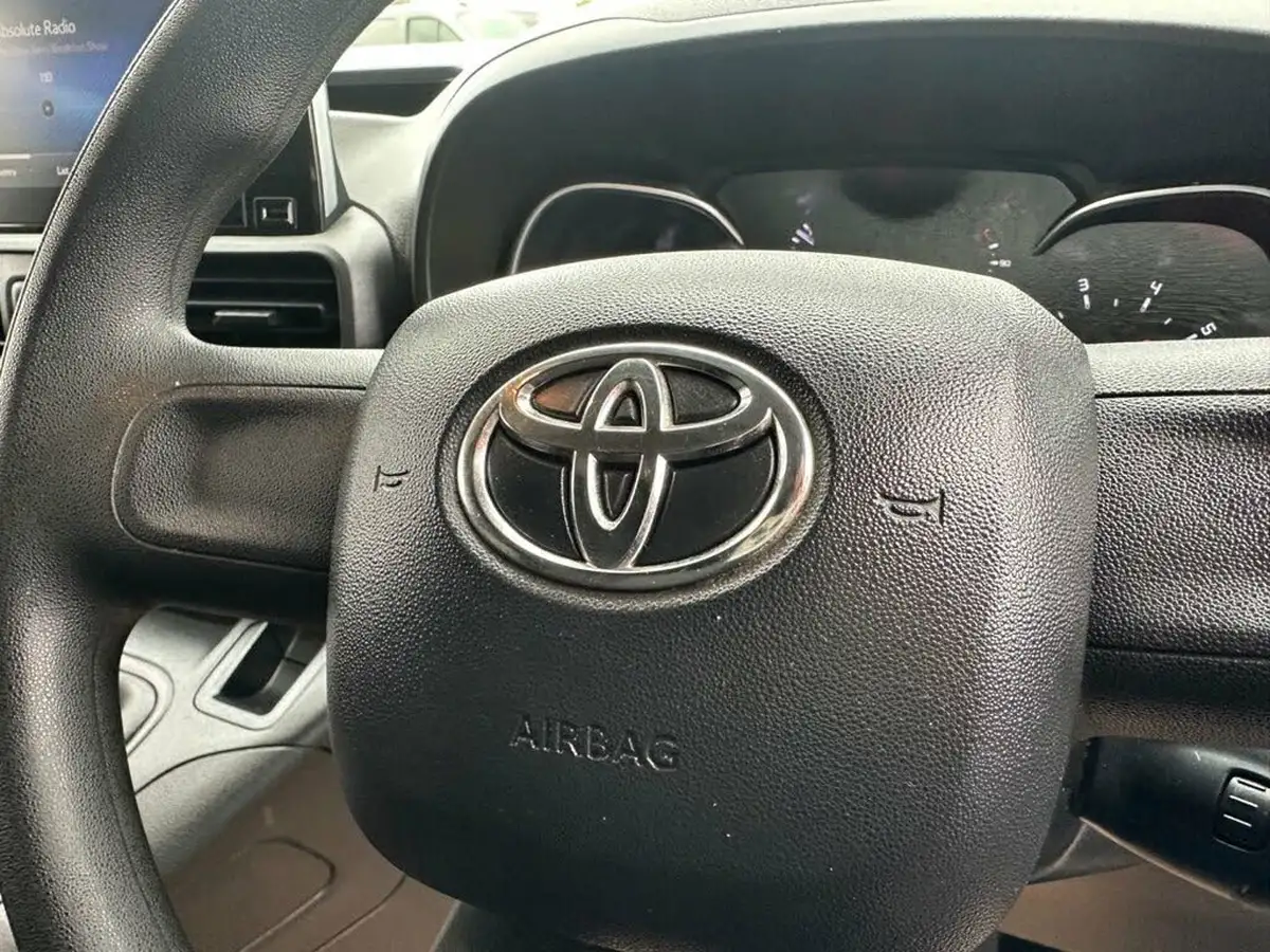 2022-toyota-proace-city-15d-active-big-13