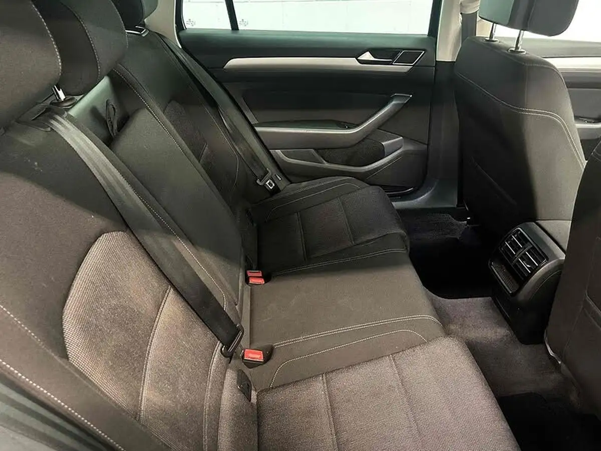 2016-volkswagen-passat-20tdi-se-business-estate-5d-big-9