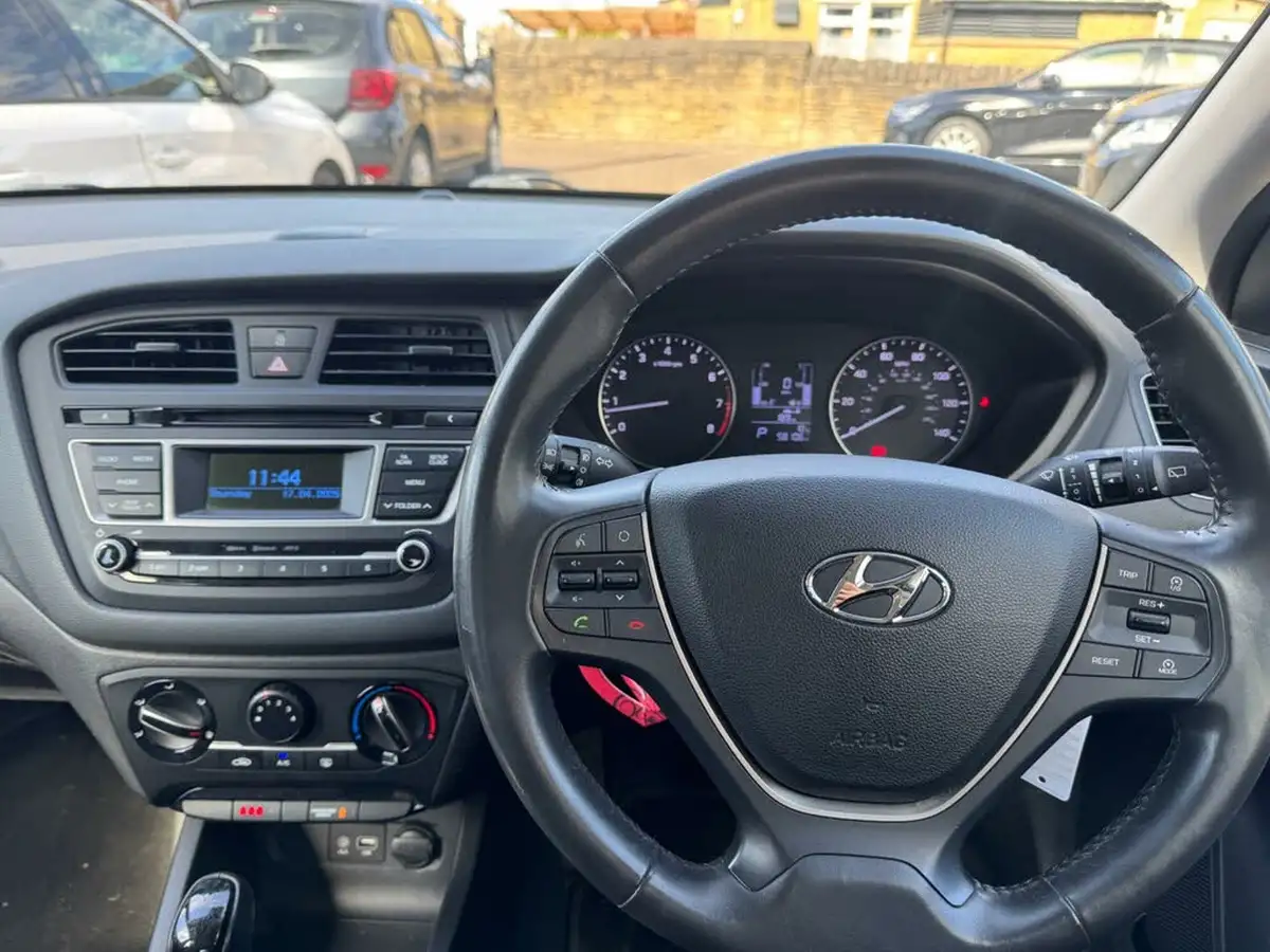 2018-hyundai-i20-14-se-big-8