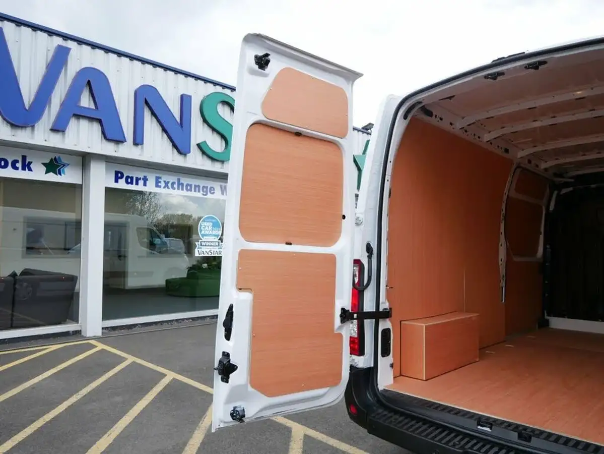 2024-nissan-interstar-23dci-f35-l3h2-tekna-135pseu6d-panel-van-big-21
