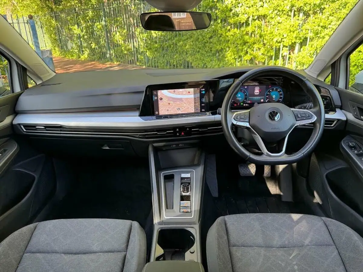 2021-volkswagen-golf-15-etsi-life-150ps-hatchback-big-10