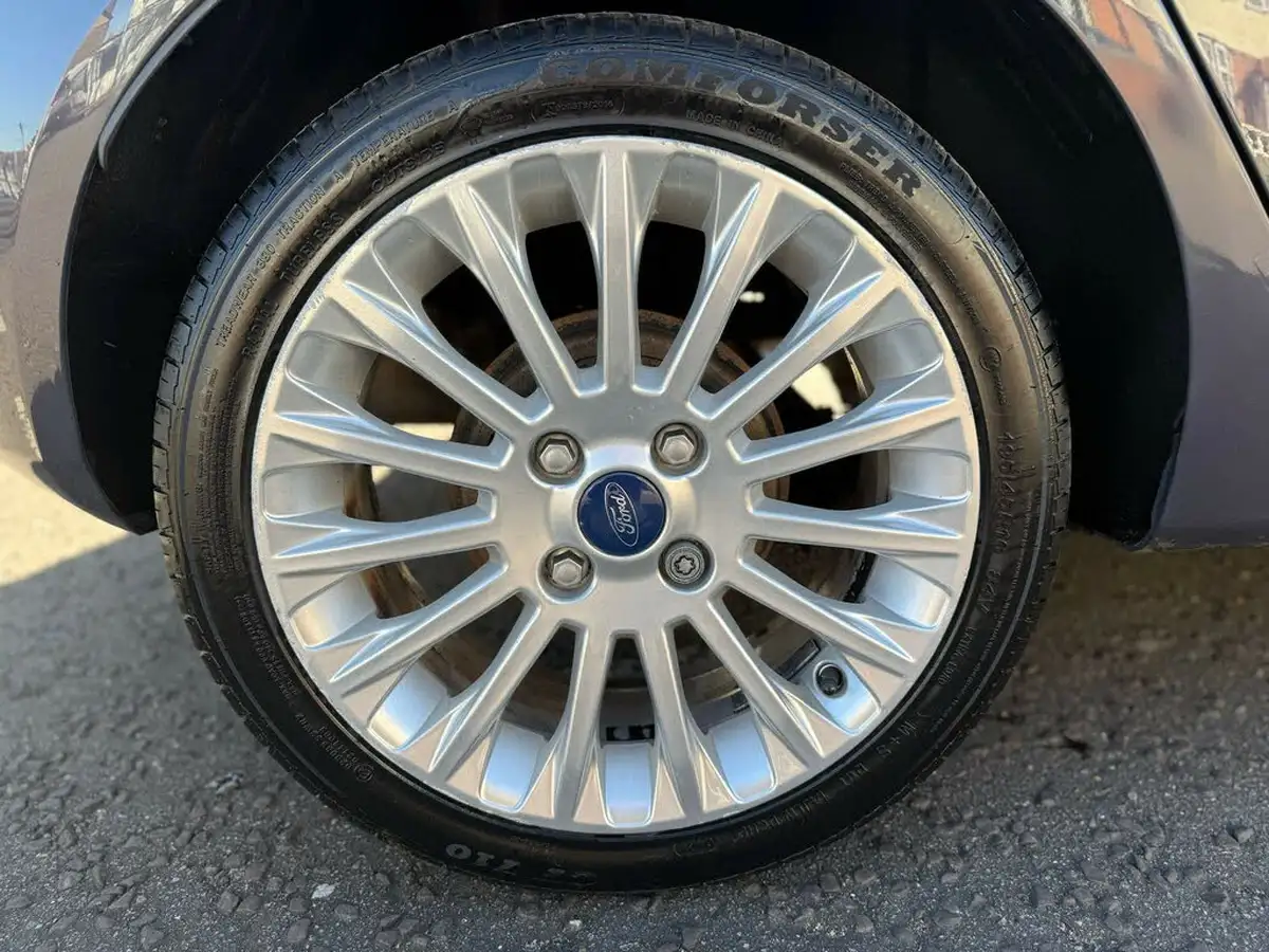 2012-ford-fiesta-14-titanium-5d-big-24