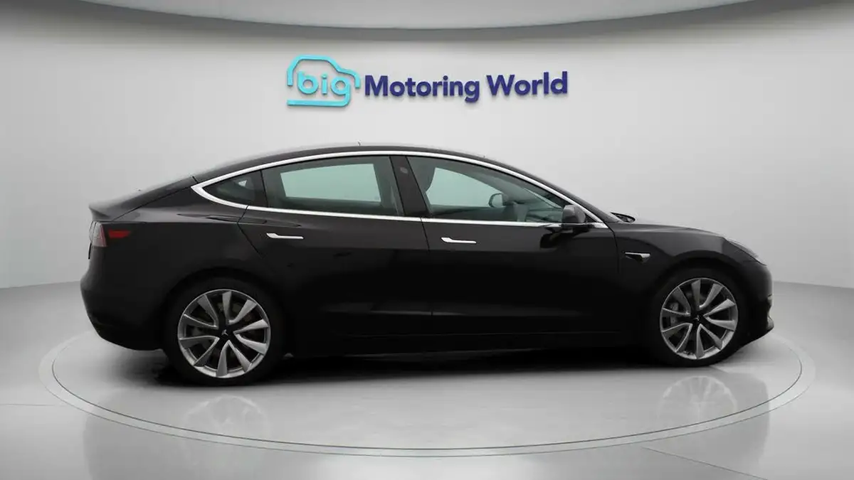 2020-tesla-model-3-e-long-range-big-8