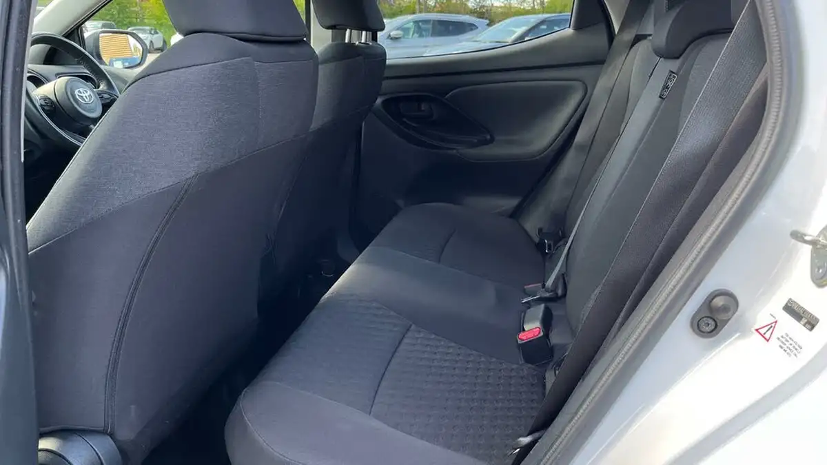 2021-toyota-yaris-15-vvt-i-design-big-29