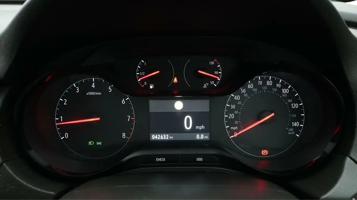 2020-vauxhall-grandland-x-12-sri-nav-big-10
