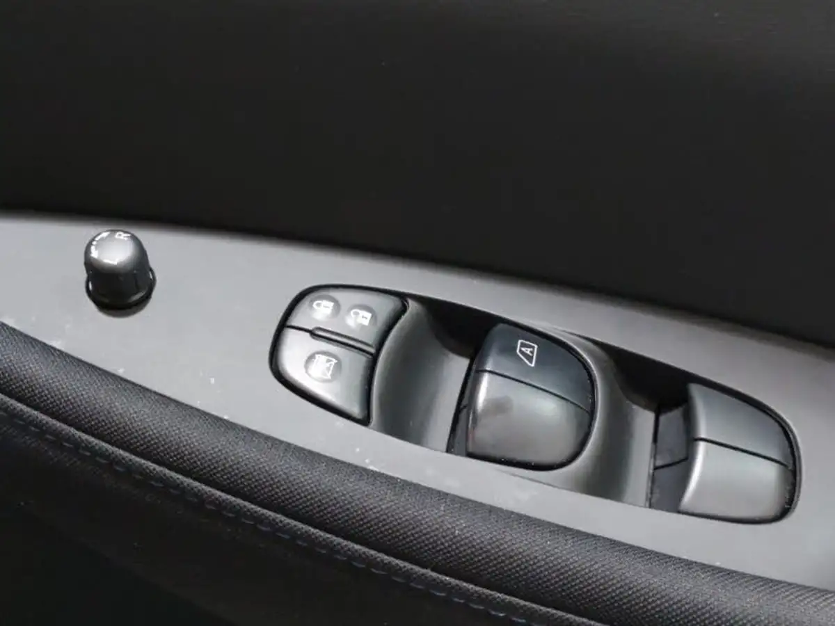 2023-nissan-leaf-e-acenta-39kwh-big-18
