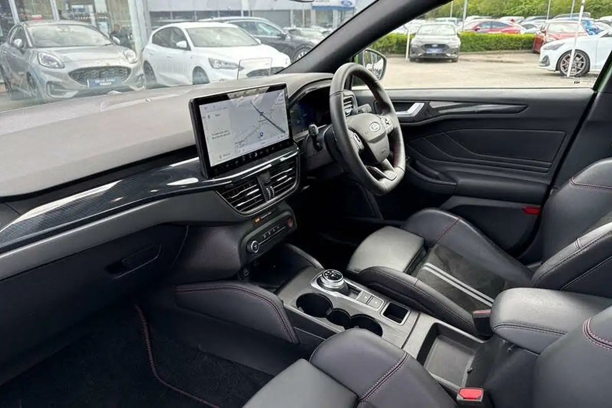 2023-ford-focus-23t-st-hatchback-auto-big-17