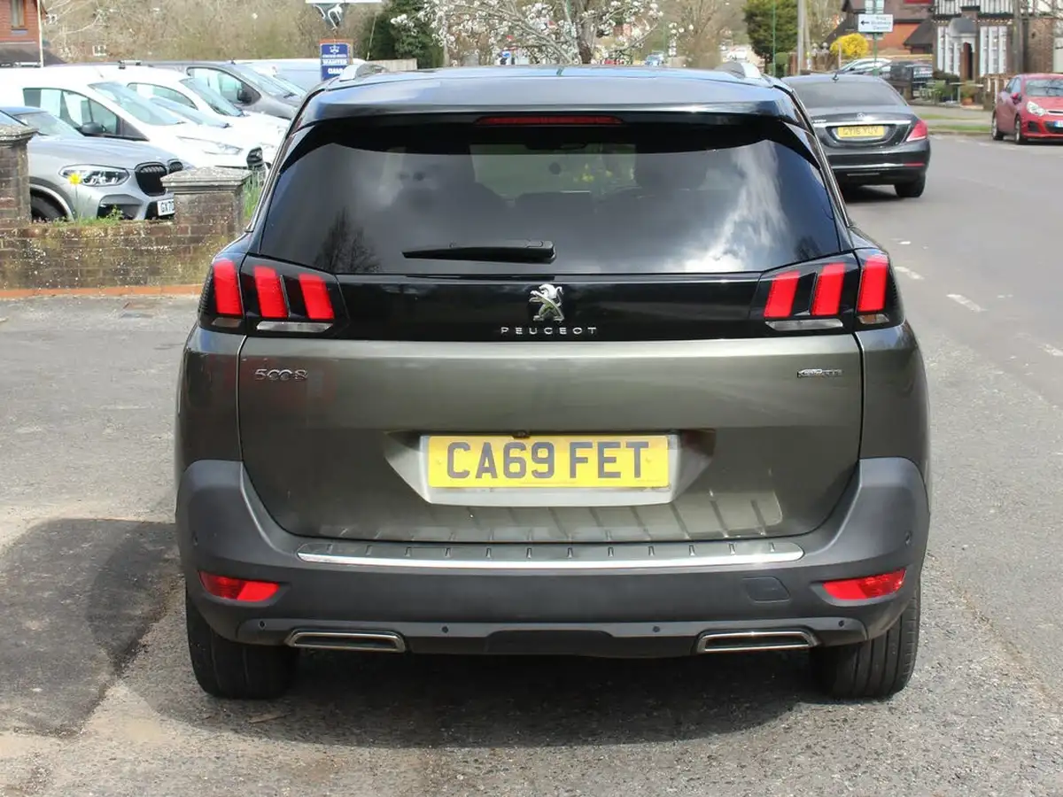 2019-peugeot-5008-suv-12-puretech-gt-line-premium-eat8-big-3