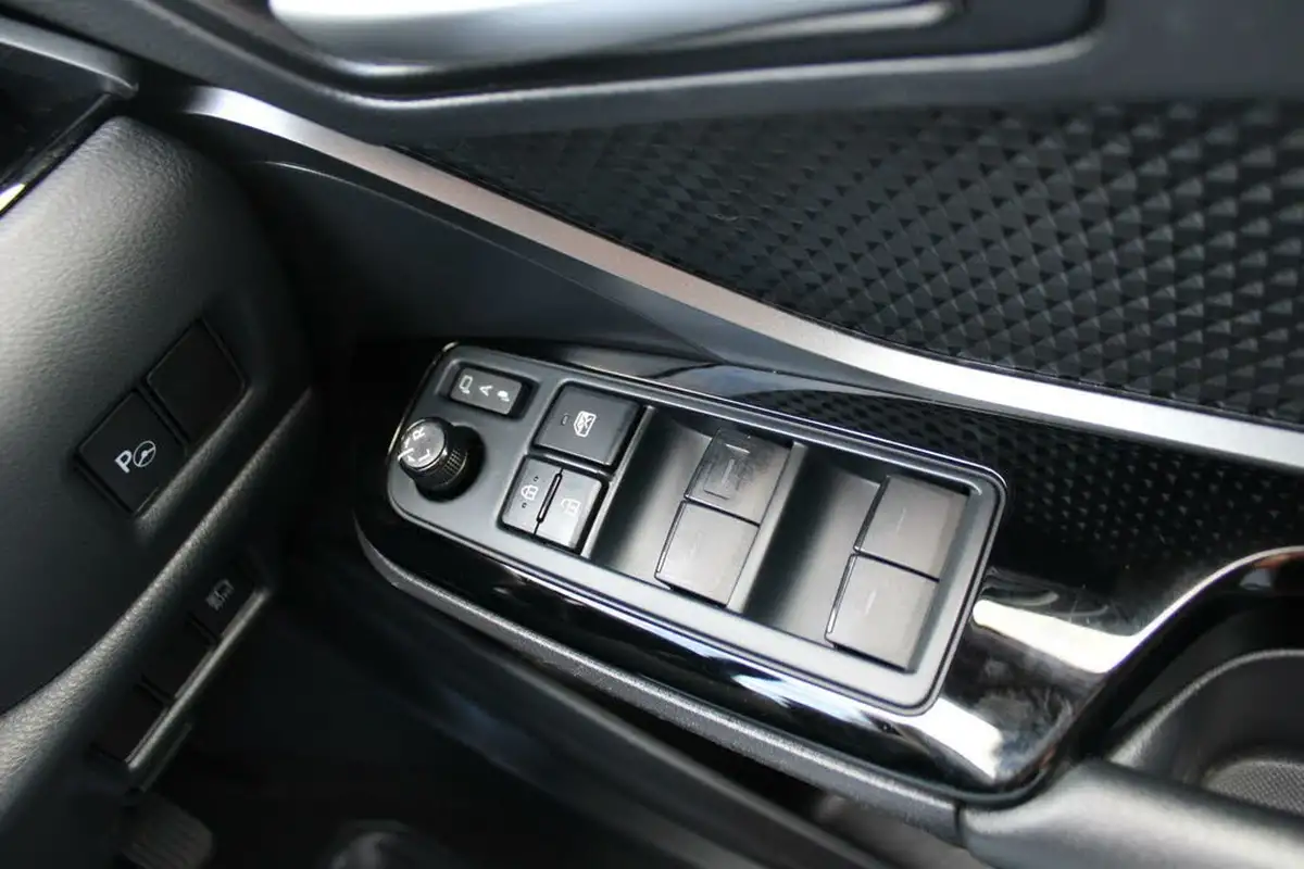 2021-toyota-c-hr-20-vvt-i-gr-sport-big-33