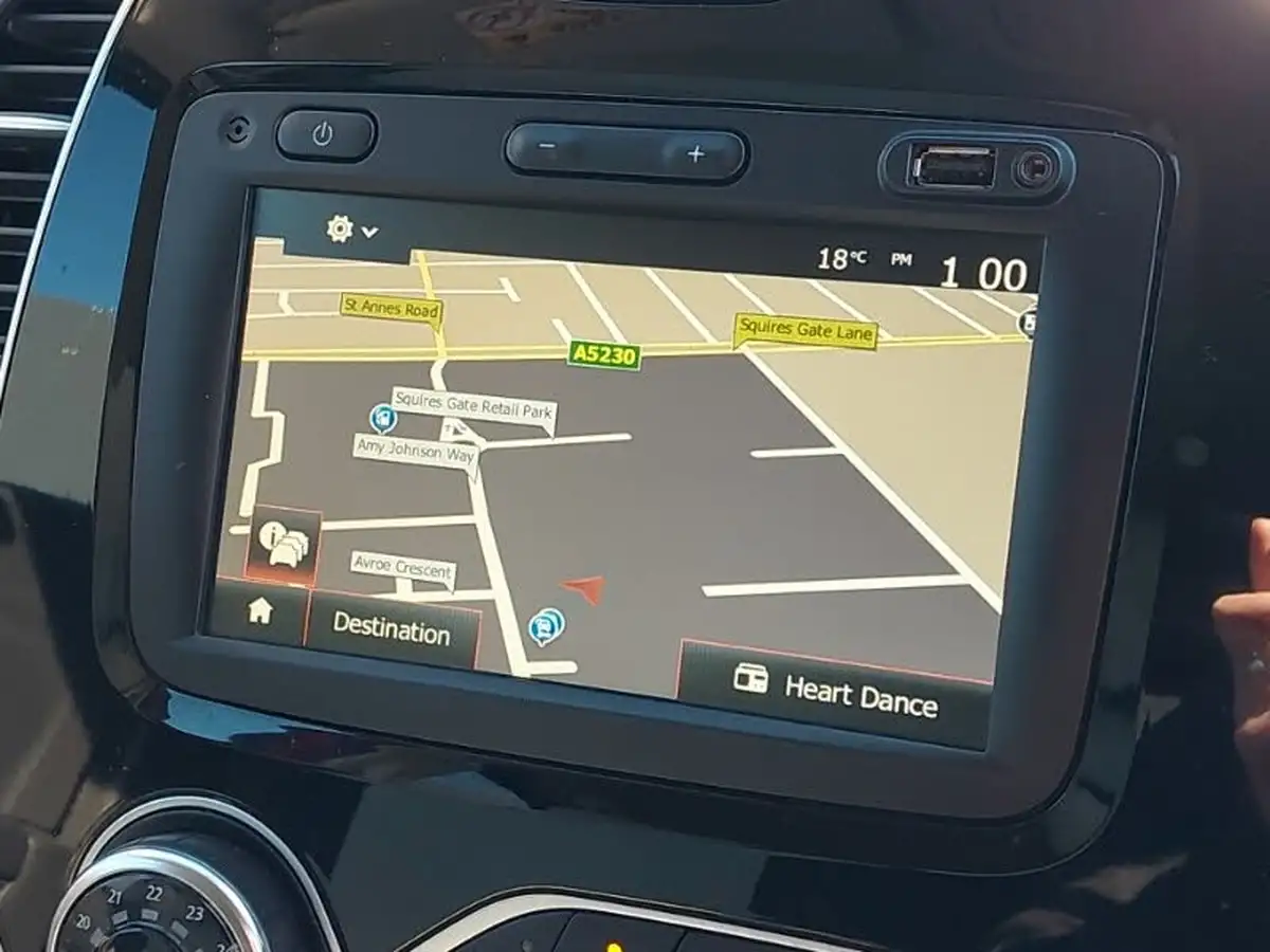 2018-renault-captur-09-tce-iconic-big-12