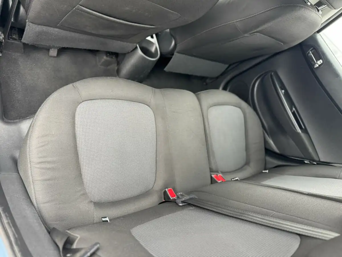 2012-hyundai-i20-12-active-5d-big-33
