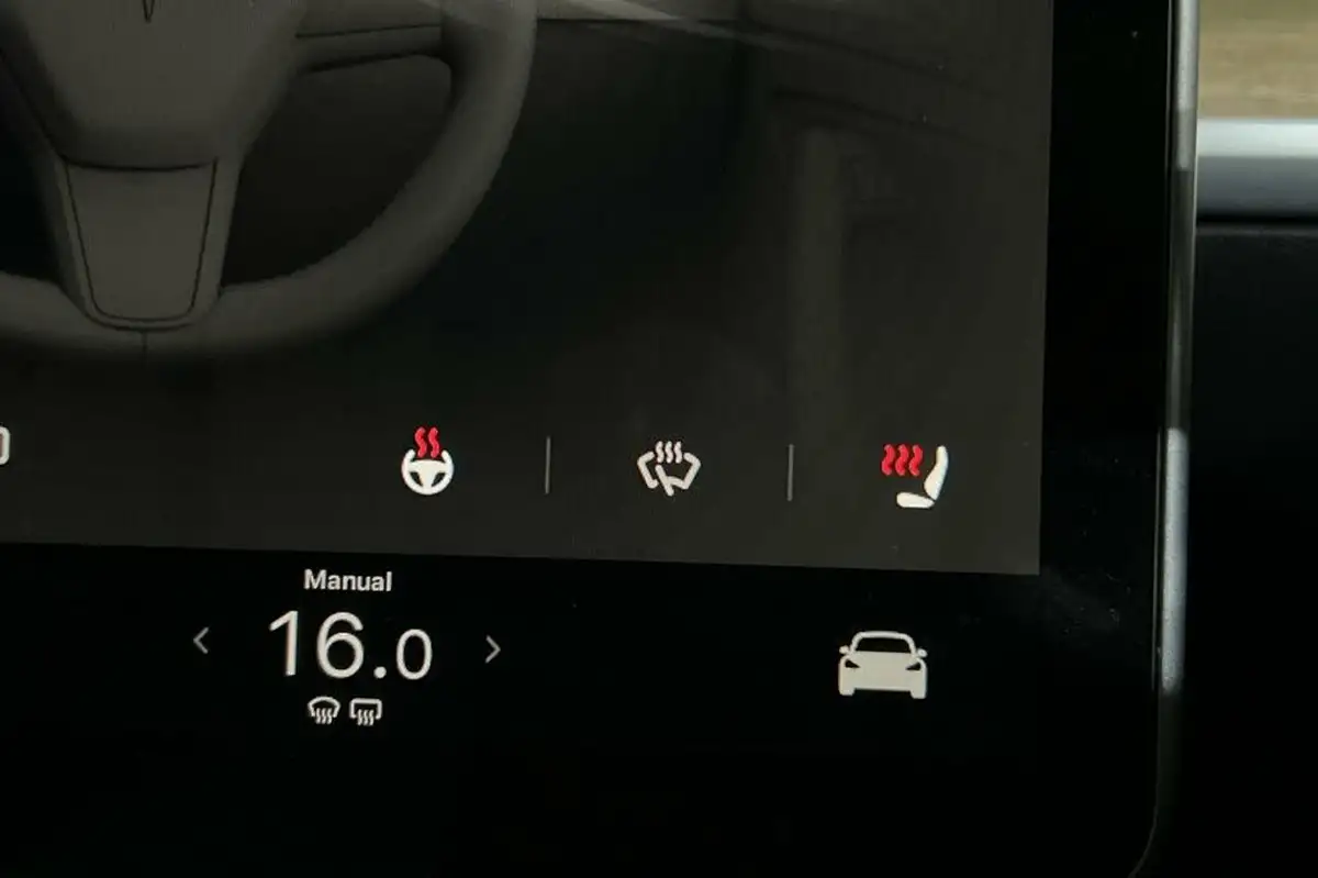 2022-tesla-model-y-e-long-range-big-29