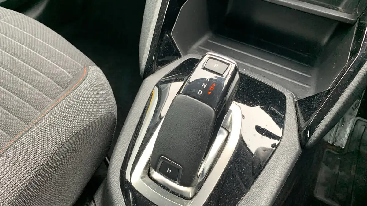 2021-peugeot-208-12-puretech-active-premium-100bhp-eat8-big-19