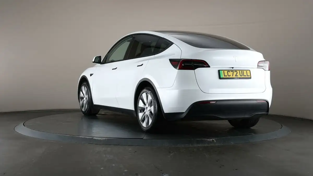 2022-tesla-model-y-e-rwd-big-59