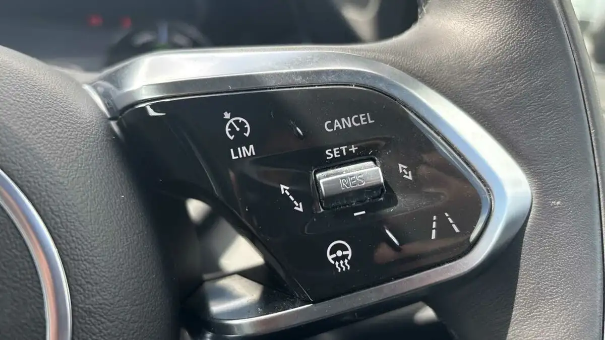 2023-jaguar-i-pace-ev400-hse-black-big-30