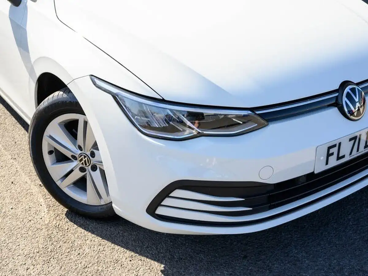 2021-volkswagen-golf-10-etsi-life-hatchback-big-8