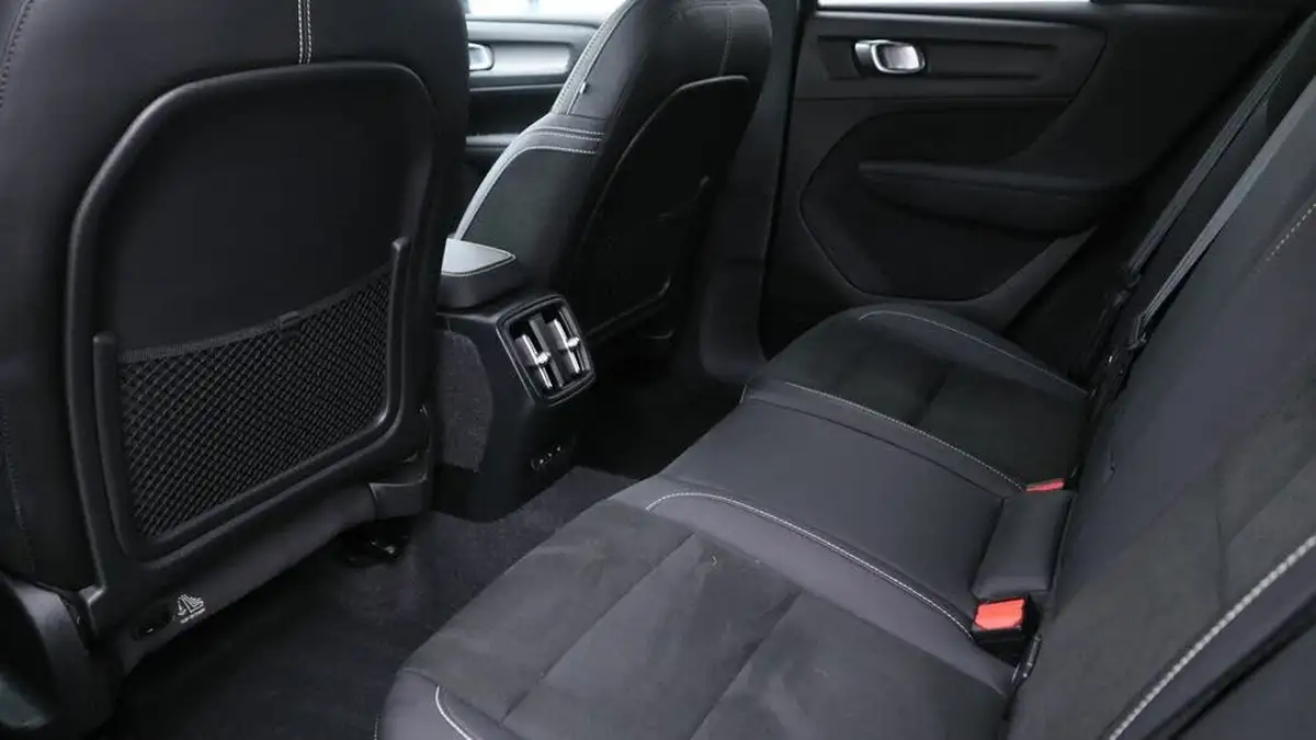 2022-volvo-xc40-e-recharge-pro-big-12