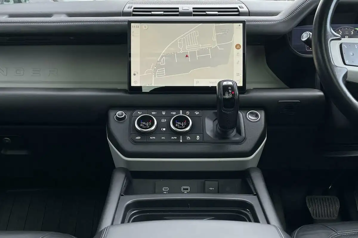2022-land-rover-90-defender-30-d250-hse-big-39