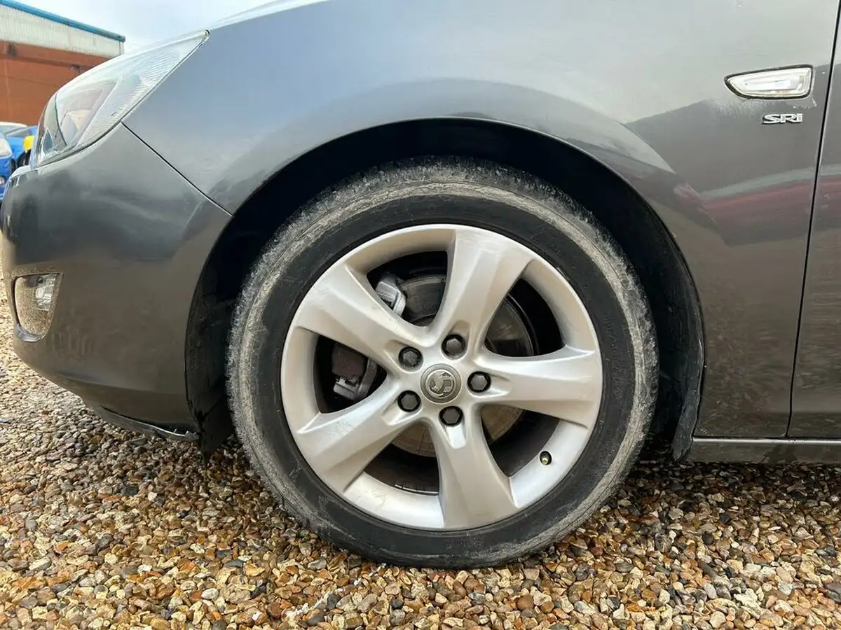 2011-vauxhall-astra-16-sri-vvt-16v-115ps-hatchback-5d-auto-big-50