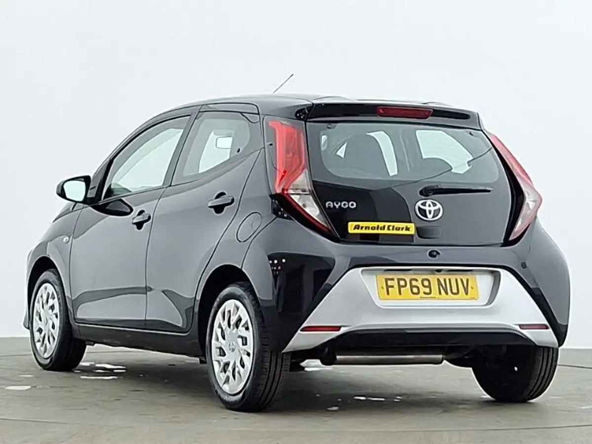 2019-toyota-aygo-10-vvt-i-x-play-big-1