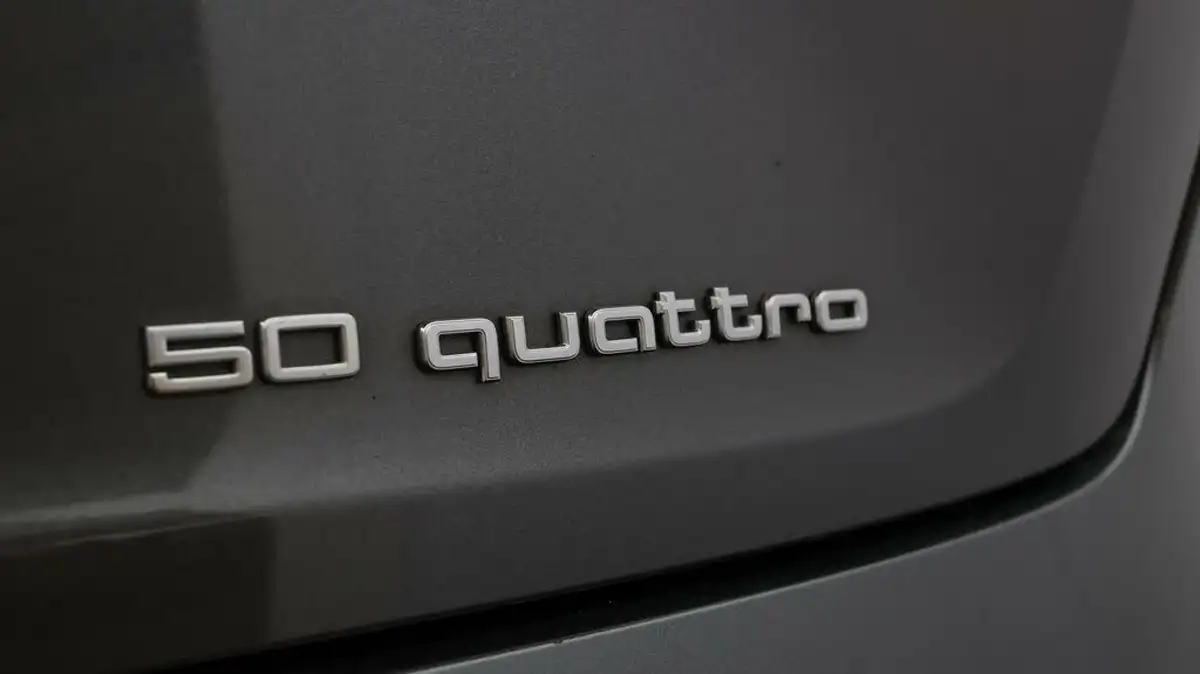 2021-audi-e-tron-50e-s-line-station-wagon-big-21