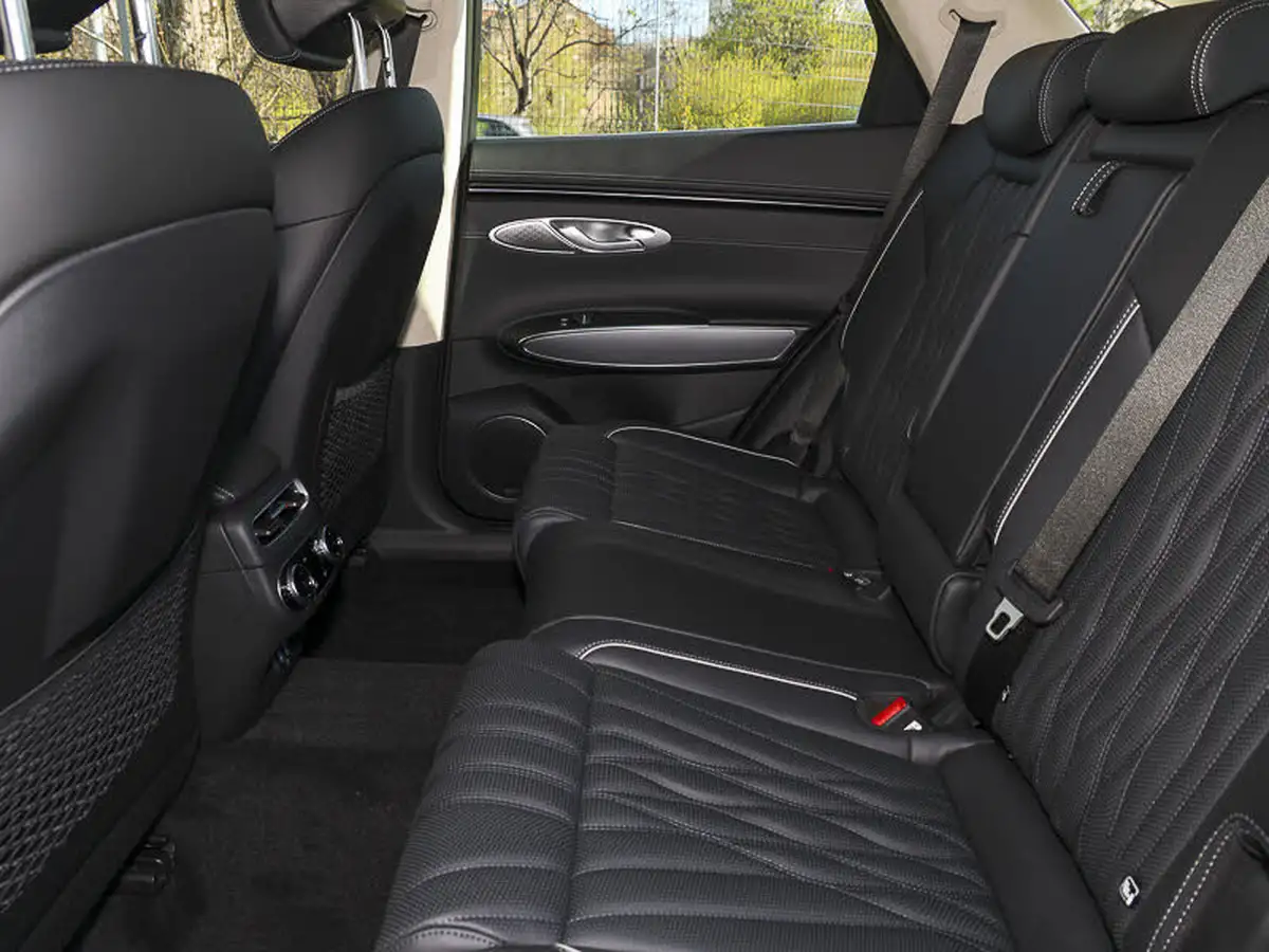 2025-genesis-gv70-22-d-luxury-line-big-6