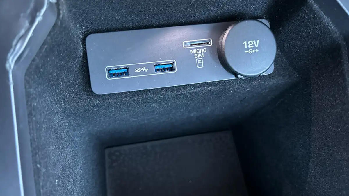 2018-jaguar-e-pace-20-i4-se-300ps-ss-big-28