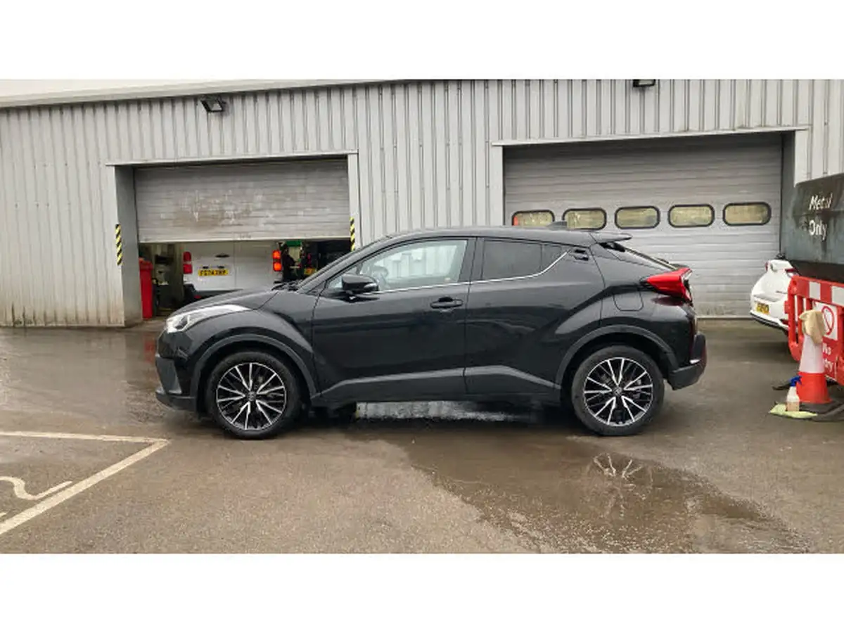 2017-toyota-c-hr-12-excel-big-16