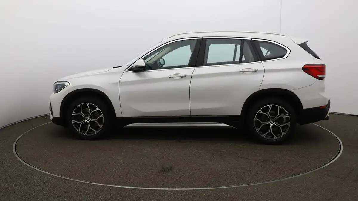 2021-bmw-x1-20-sdrive20i-xline-big-56