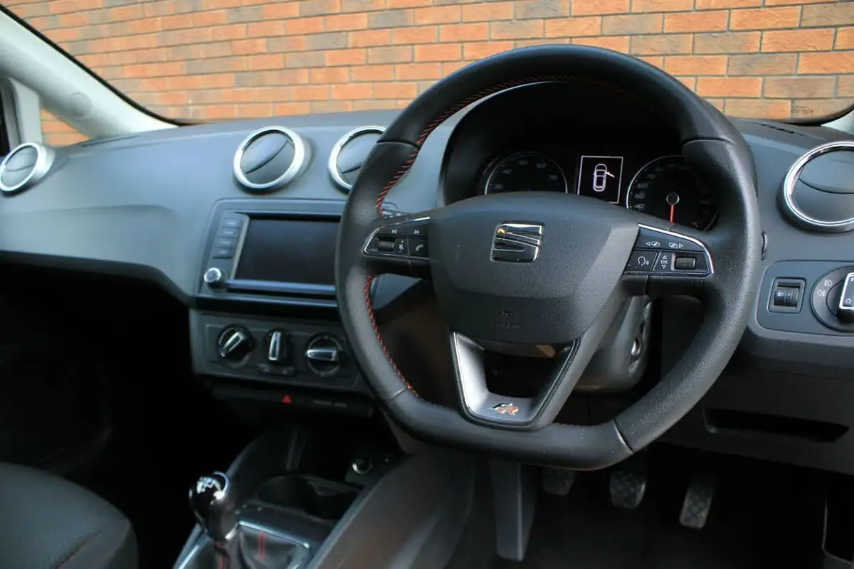 2016-seat-ibiza-12-tsi-fr-technology-90ps-sportcoupe-3d-big-8