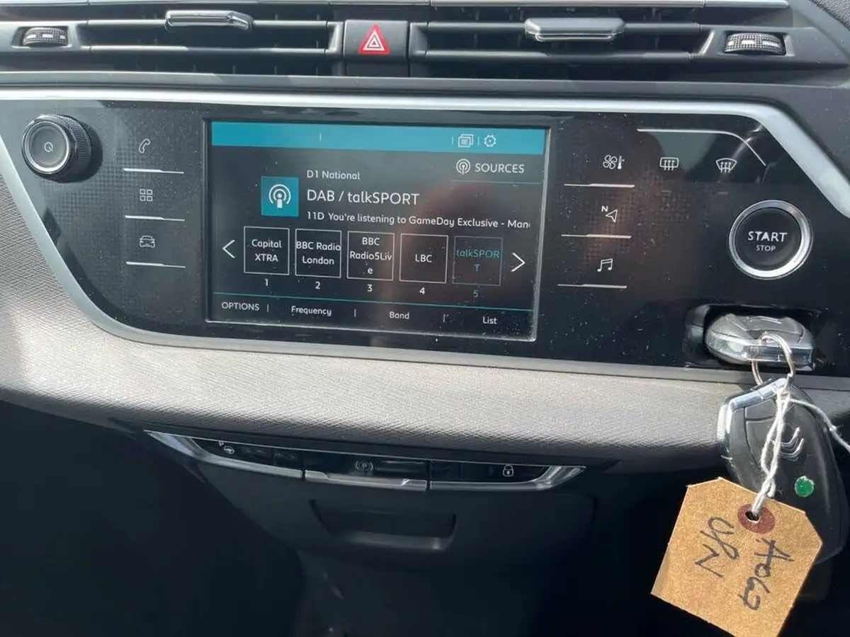 2017-citroen-grand-c4-picasso-16bluehdi-flair-eat6-big-28
