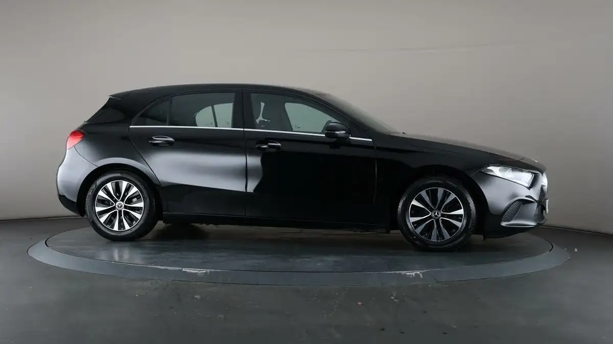 2021-mercedes-benz-a-class-13-a180-se-7g-dct-big-8