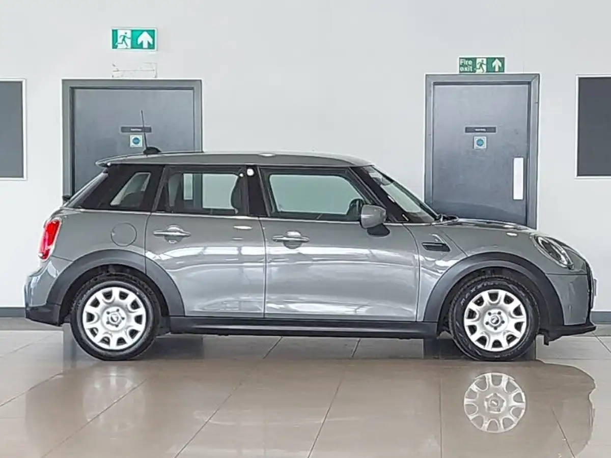 2022-mini-cooper-15-one-classic-comfortnav-plus-5d-big-2