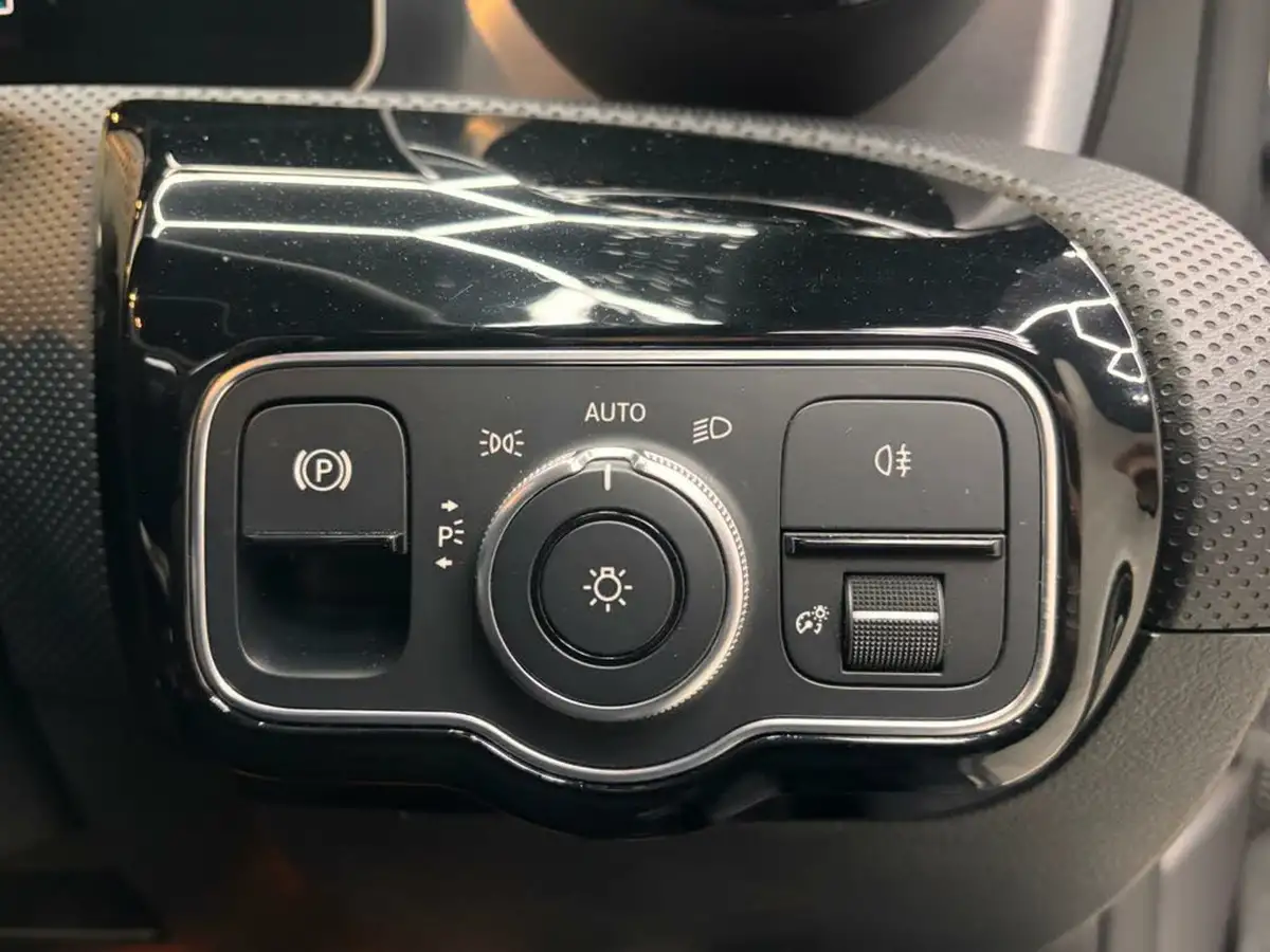 2020-mercedes-benz-cla-13-cla-180-amg-line-coupe-4d-big-22