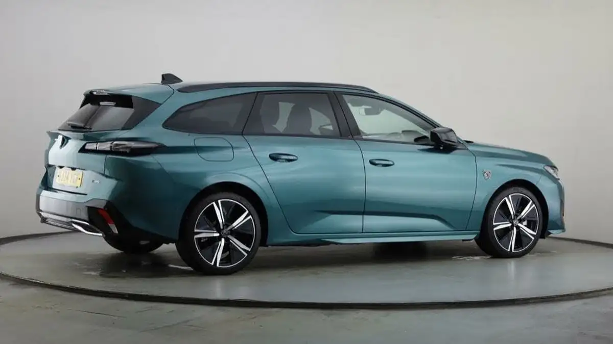 2024-peugeot-308-sw-16-puretech-gt-225ps-big-11