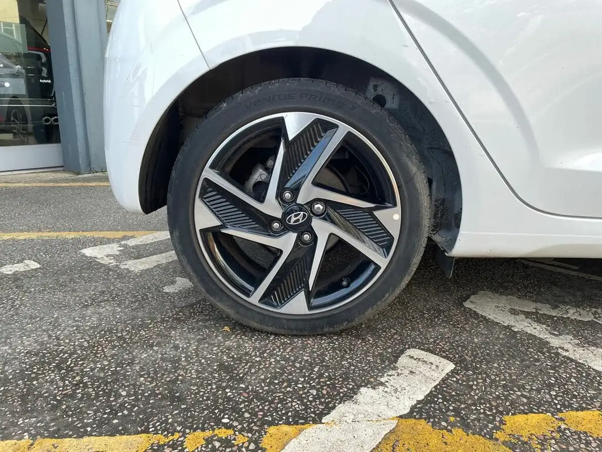 2022-hyundai-i10-10-premium-big-8