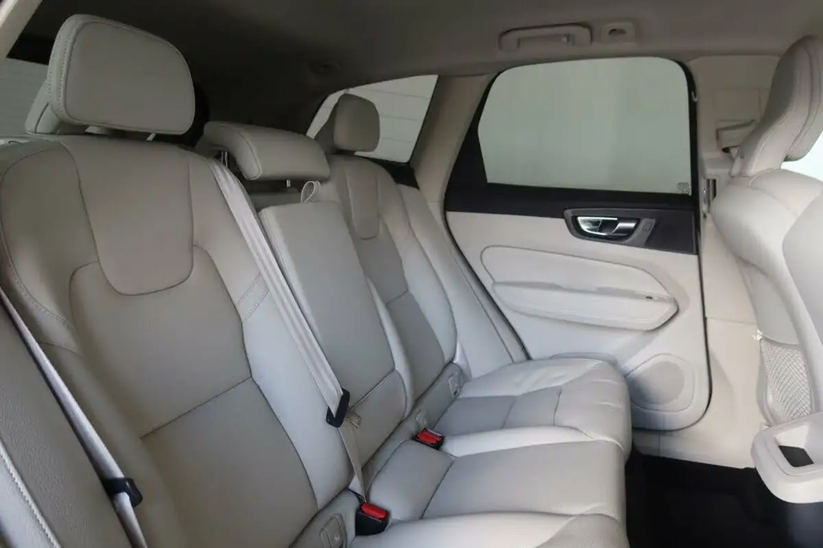 2021-volvo-xc60-20-b5-momentum-big-10