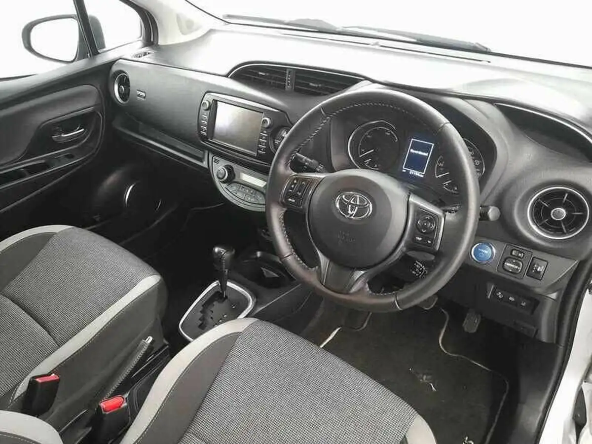 2020-toyota-yaris-15-vvt-i-y20-98bhp-hybrid-1497cc-e-cvt-big-8