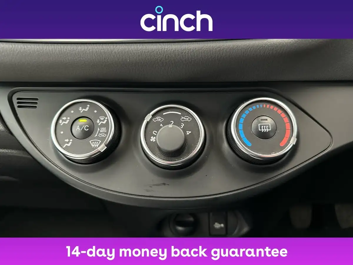 2018-toyota-yaris-15-vvt-i-icon-navi-big-25