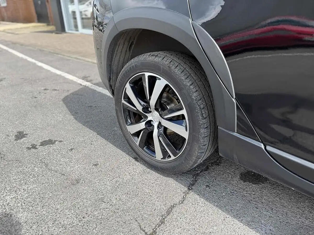 2018-peugeot-2008-suv-12-puretech-gt-line-130bhp-big-8